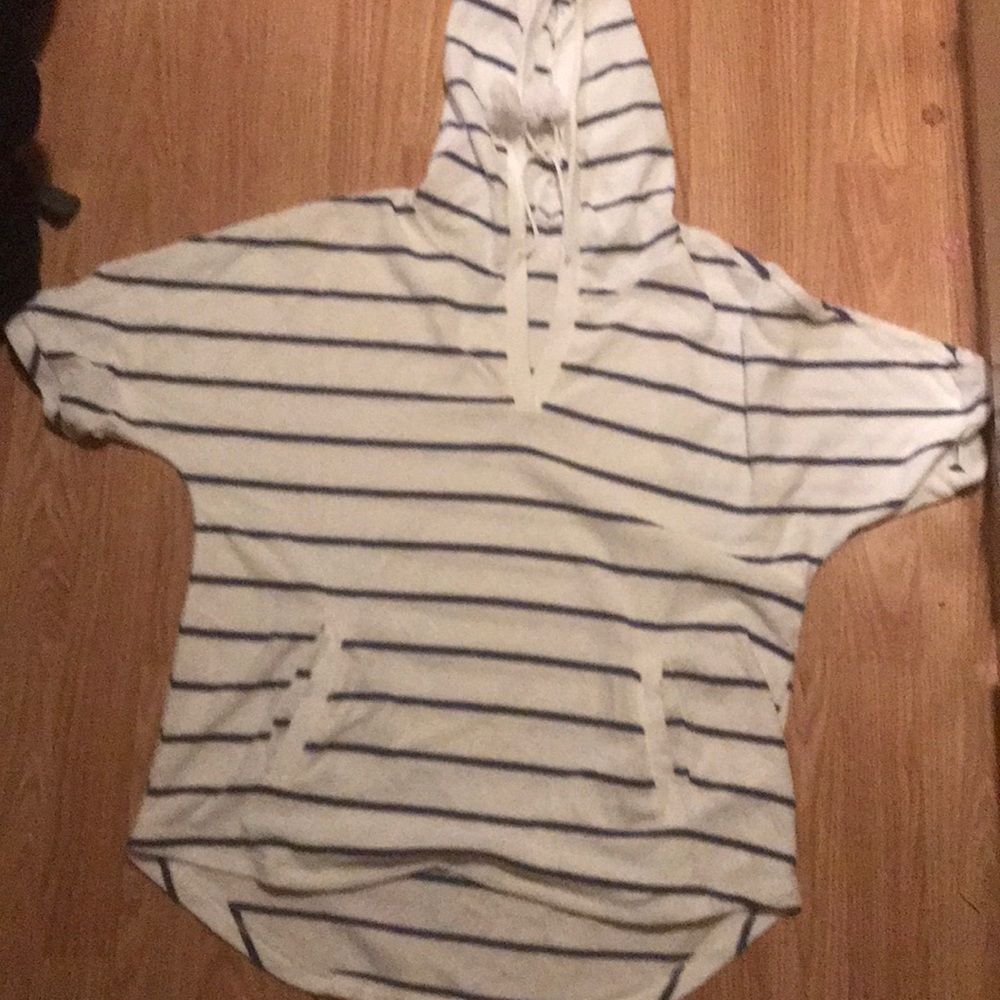 Short sleeve hooded shirt